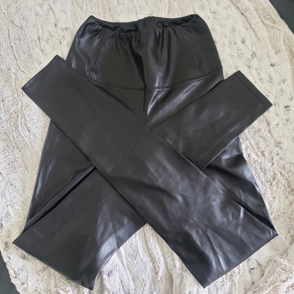 Aritzia WILFRED FAUX VEGAN LEATHER DARIA LEGGING PANTS BLACK SIZE XS - Picture 8 of 14
